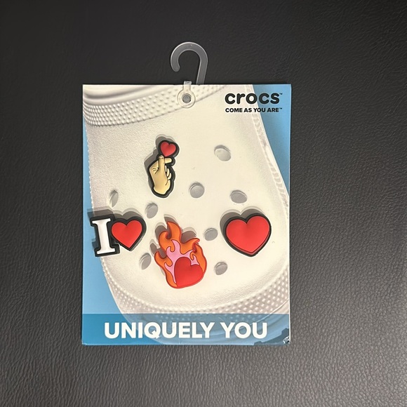 Jibbitz Charms - All Things Heart Pack & Heart on Fire - Picture 1 of 3